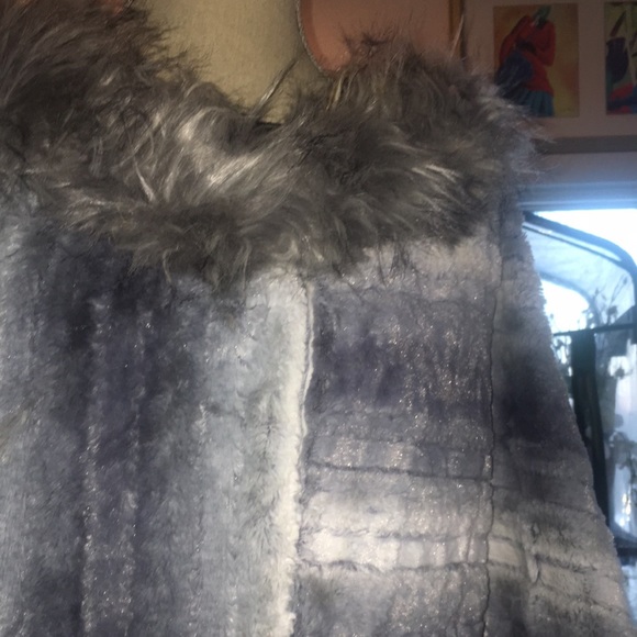 Faux Fur Poncho Shawl - Picture 4 of 4